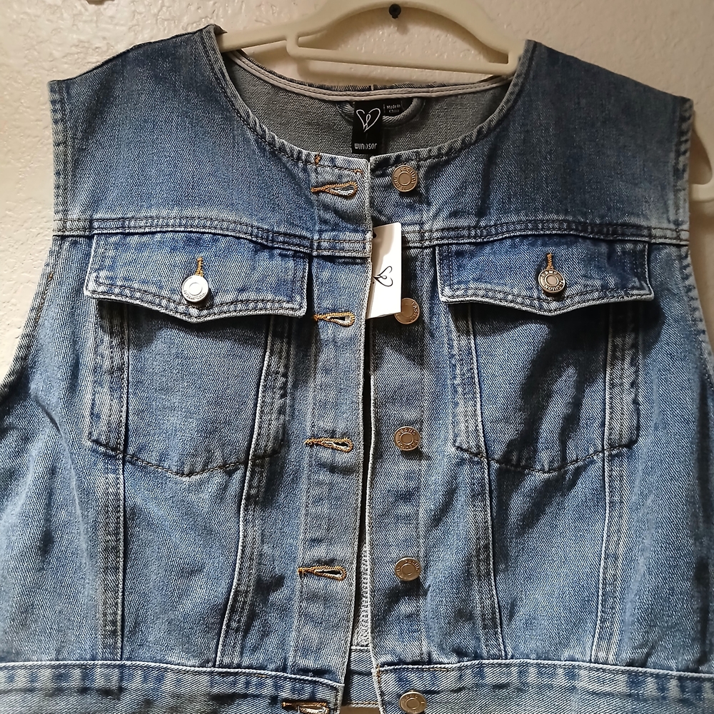 Windsor size Xl Denim Sleeveless Vest with Button Details